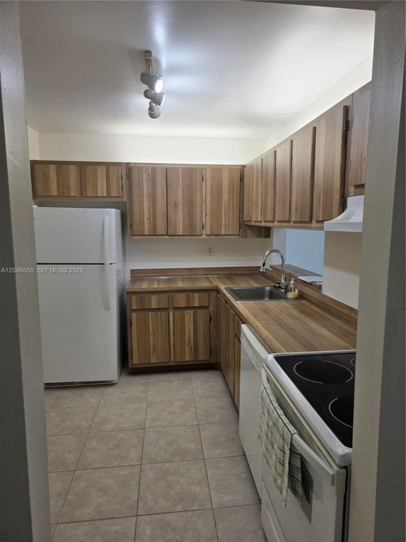8075 SW 107th Ave , Unit 305, Miami, FL 33173 Photo