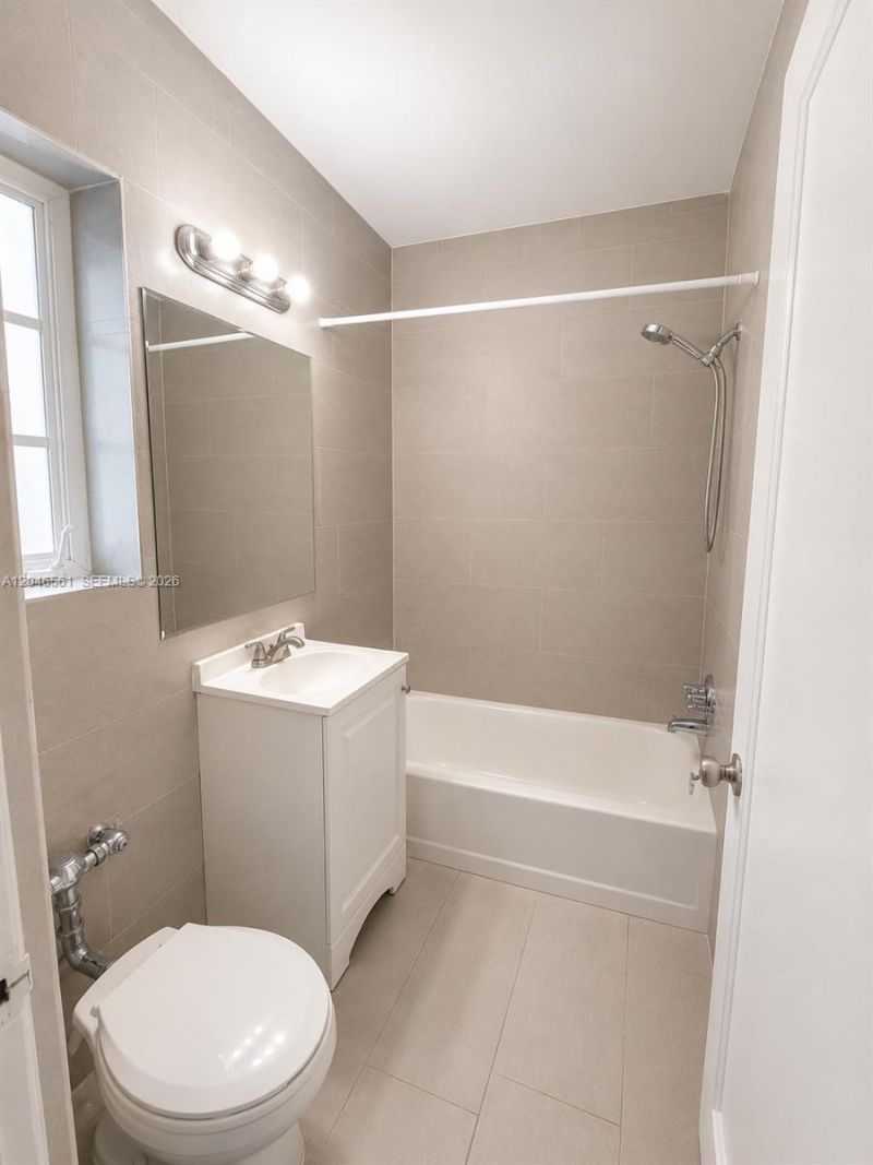2456 Flamingo Drive , Unit 10, Miami Beach, FL 33140 Photo