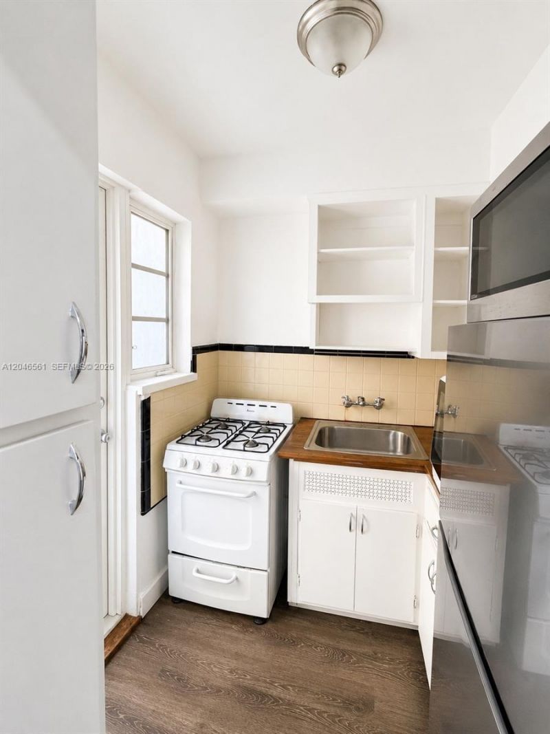 2456 Flamingo Drive , Unit 10, Miami Beach, FL 33140 Photo