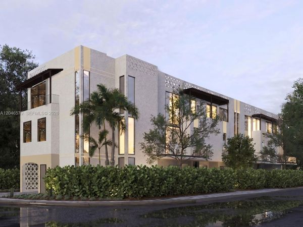 420 NE 72 , Unit TH-4, Miami, FL 33138