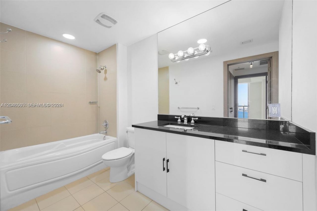 300 S Biscayne Blvd , Unit T-2612, Miami, FL 33131 Photo