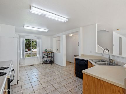 9490 Autumn Leaf Way, Reno, NV 89506 Photo