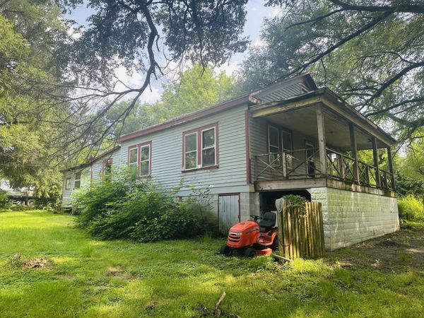 165 Monroe Ave, Lewisburg, WV 24901