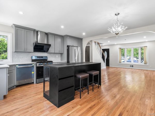906 Stratford Drive , East Meadow, NY 11554
