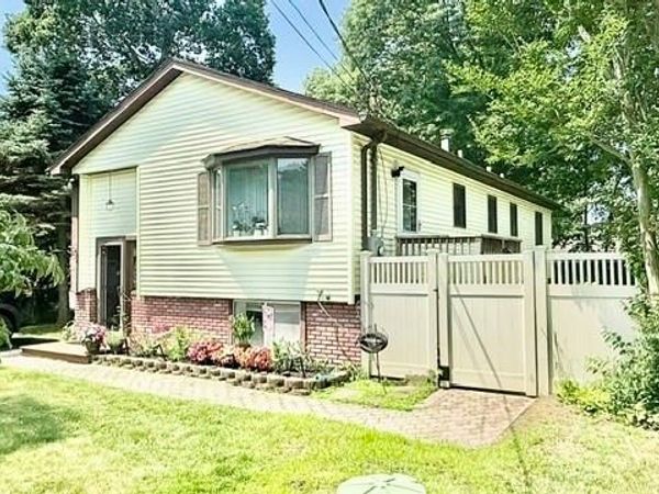 26 Robinwood Street , Mastic, NY 11950
