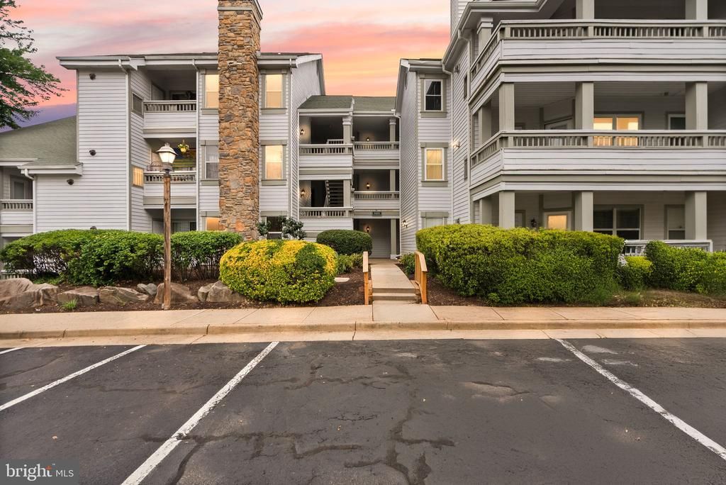 4405 Fair Stone Drive, Unit 204, Fairfax, VA 22033 Main Photo