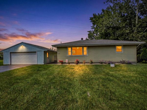 2015 Gaines Drive, Benton Harbor, MI 49022
