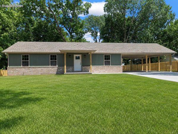 420 S Boston Avenue , Bolivar, MO 65613