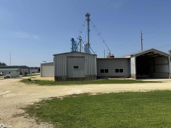 130 E 11Th Street, Monticello, IA 52310