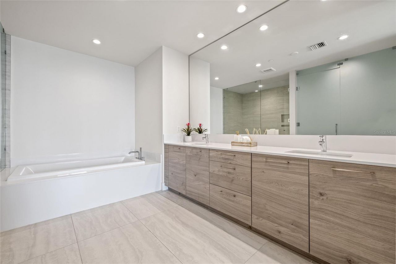 301 1st Street S, Unit 803, Saint Petersburg, FL 33701 Photo