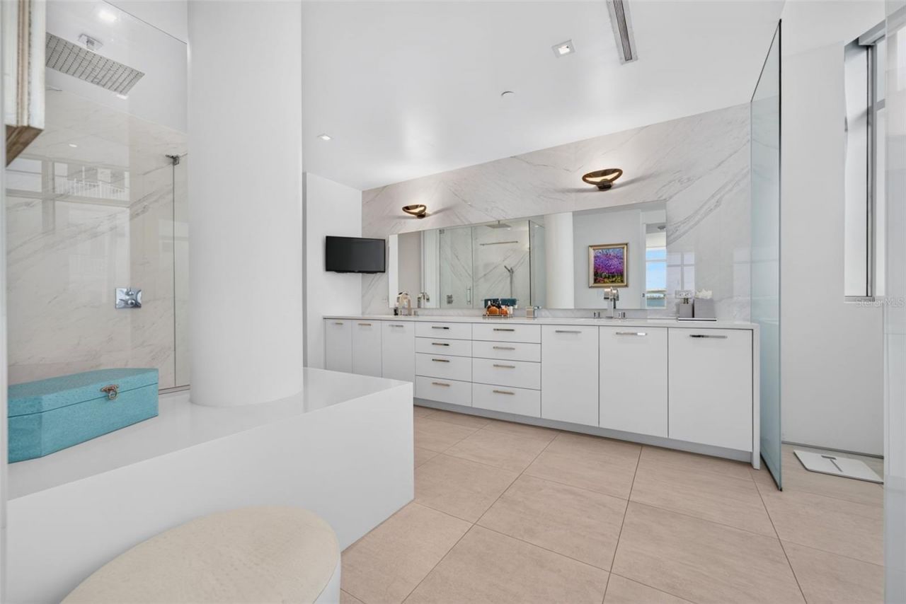 280 Golden Gate Point, Unit 300, Sarasota, FL 34236 Photo