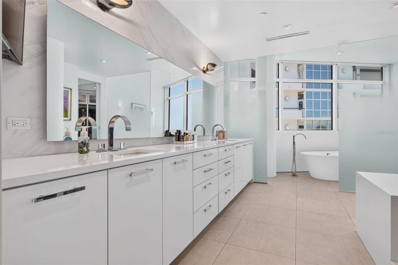 280 Golden Gate Point, Unit 300, Sarasota, FL 34236 Photo
