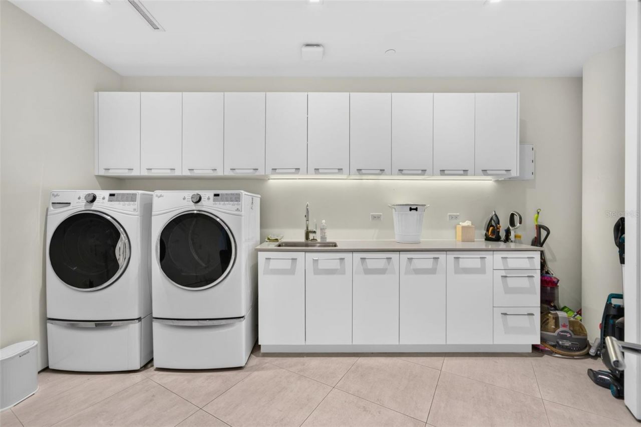 280 Golden Gate Point, Unit 300, Sarasota, FL 34236 Photo