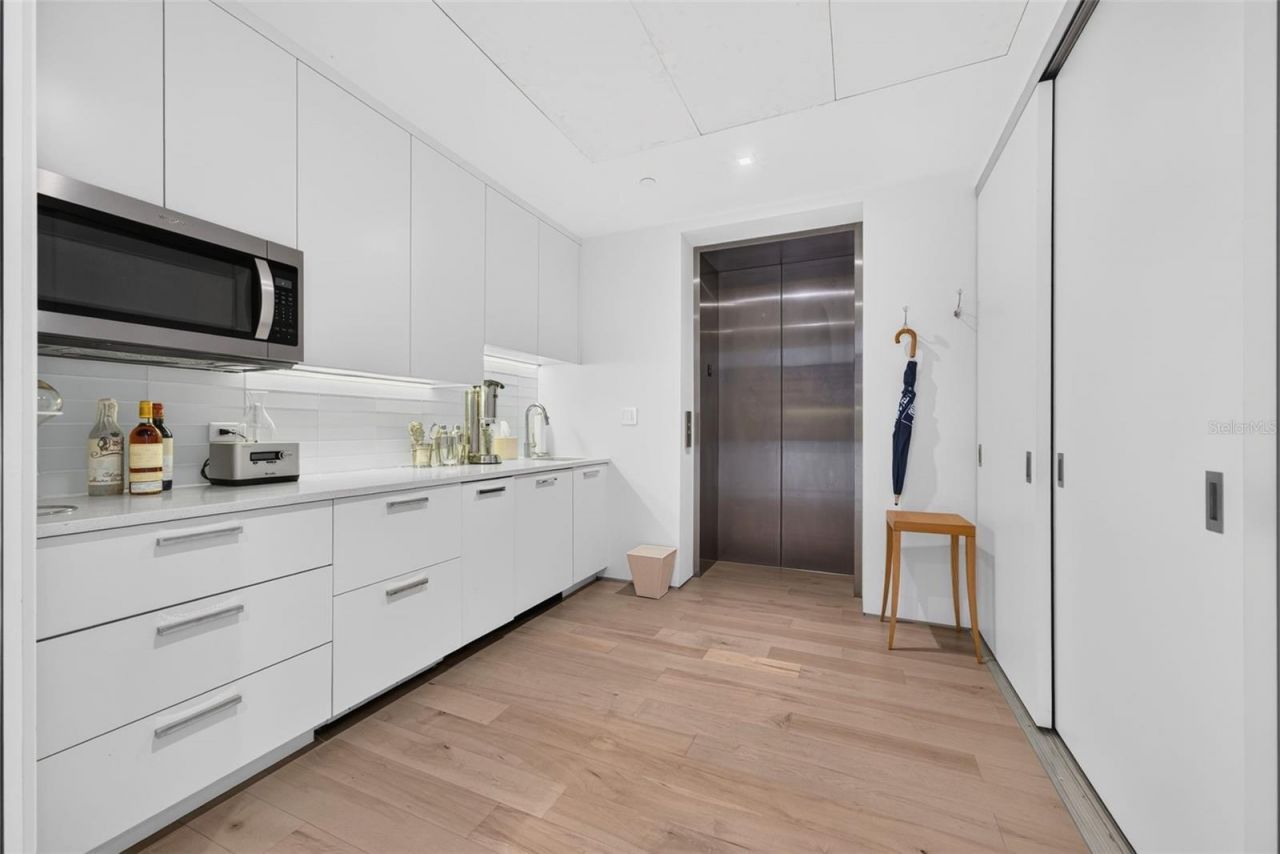 280 Golden Gate Point, Unit 300, Sarasota, FL 34236 Photo
