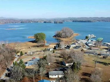 206 Lakeshire Drive, Spring City, TN 37381