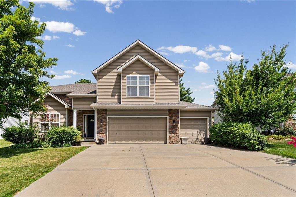 10201 N Willow Avenue, Kansas City, MO 64157 Main Photo