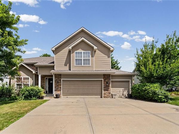 10201 N Willow Avenue, Kansas City, MO 64157