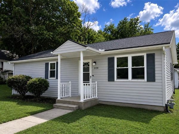 228 S Main Street, Liberty, MO 64068