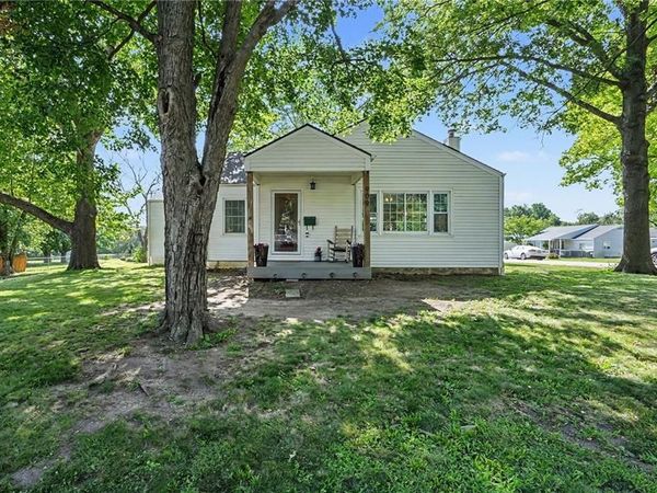 909 Pawnee Drive, Paola, KS 66071
