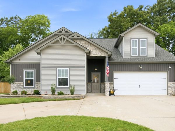 1024 Michaela Cir, Clarksville, TN 37043