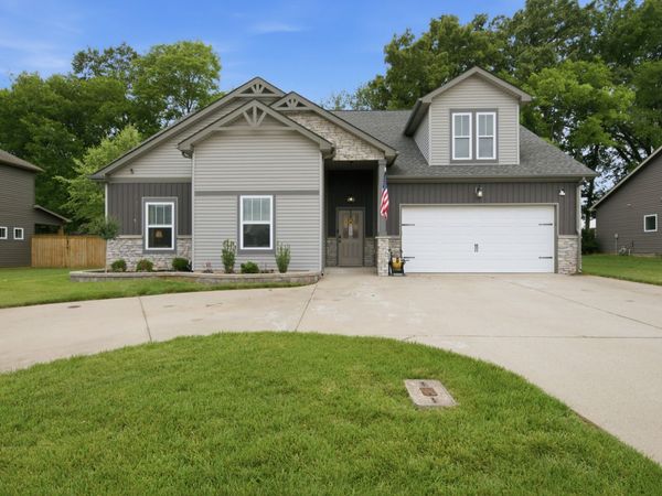 1024 Michaela Cir, Clarksville, TN 37043