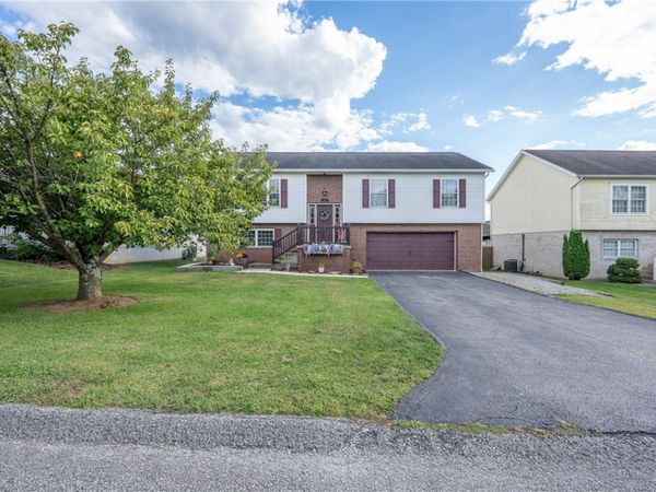 105 Frank Cir , Latrobe, PA 15650