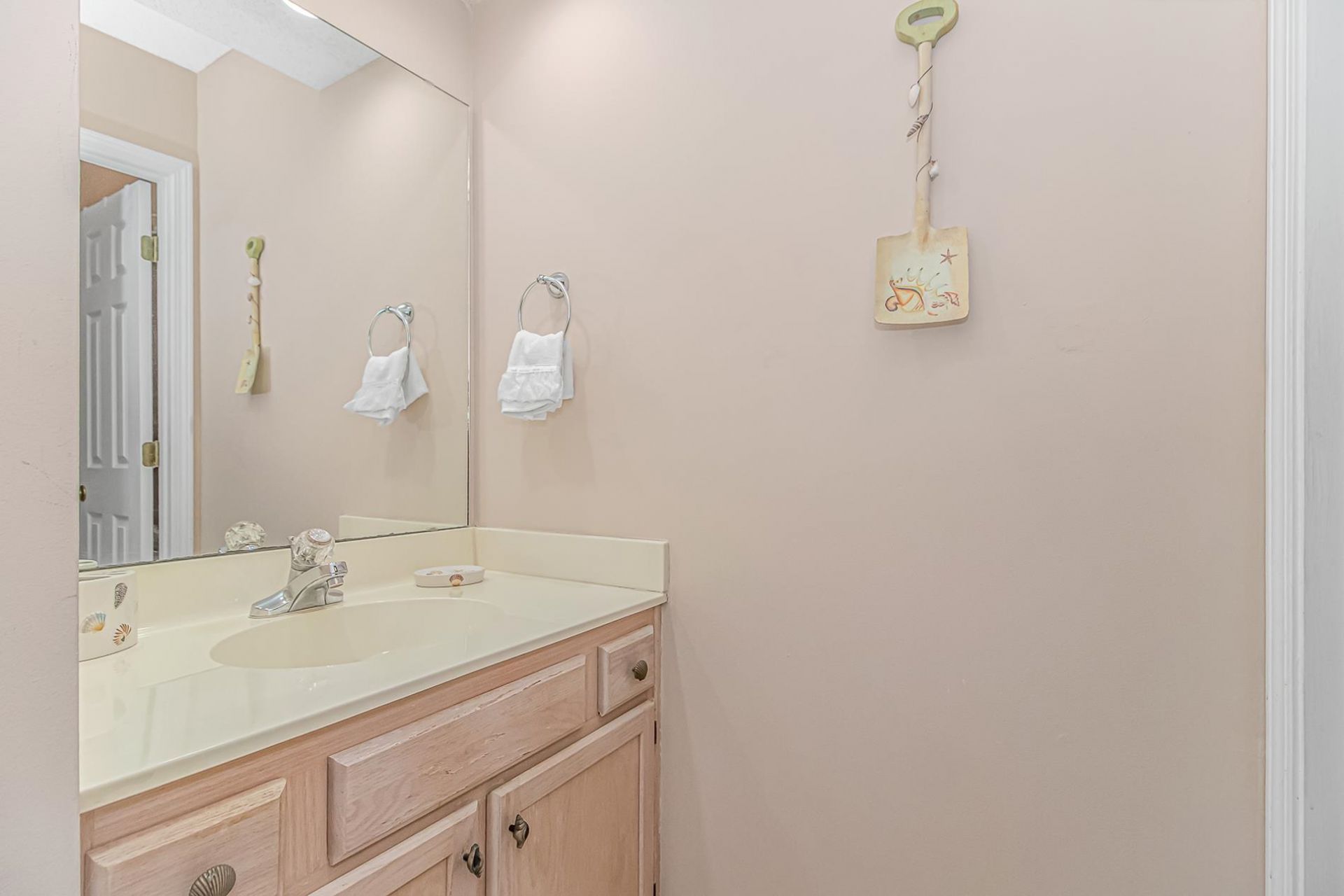 4648 Greenbriar Dr. Photo 16