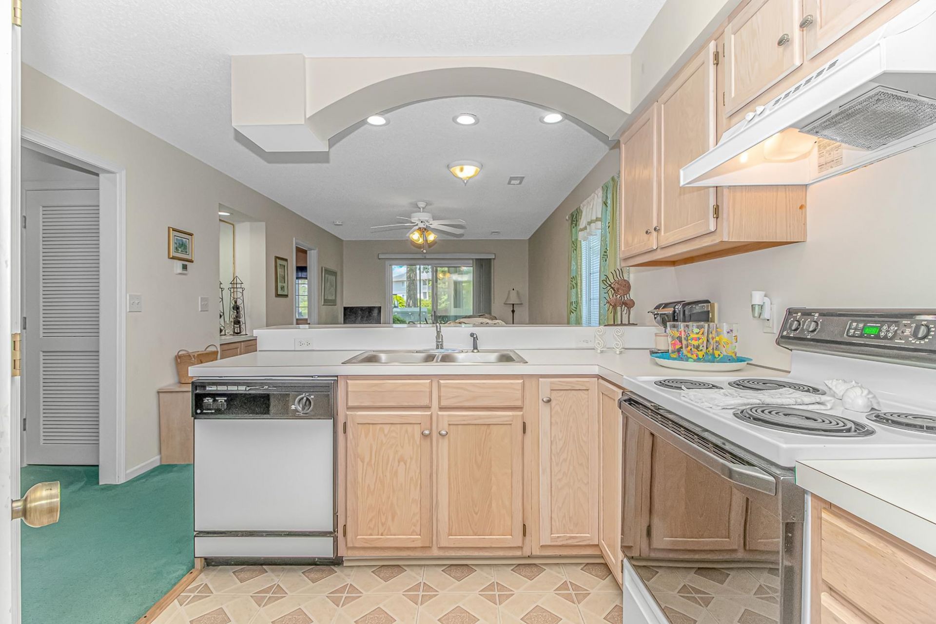 4648 Greenbriar Dr. Photo 9