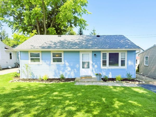 302 N Perryview Drive, Marblehead, OH 43440