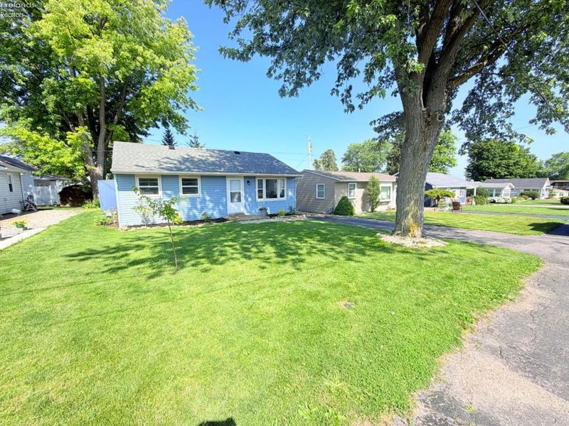 302 N Perryview Drive, Marblehead, OH 43440 Photo 5