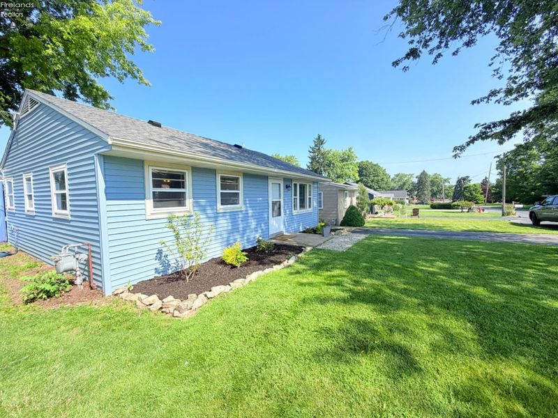 302 N Perryview Drive, Marblehead, OH 43440 Photo 6