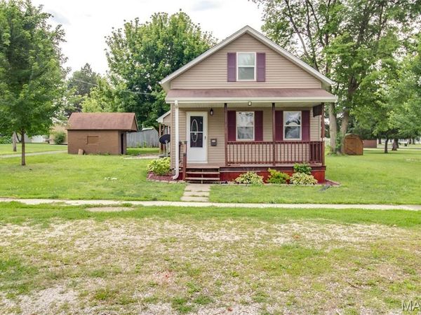 821 Locust Street, Carrollton, IL 62016
