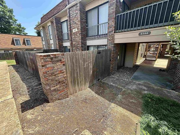 6588 S POPLAR WOODS CIR, Unit 1, Germantown, TN 38138