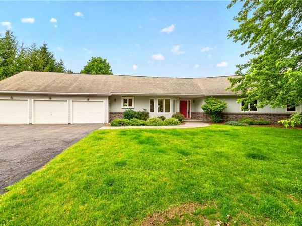 6100 Rossier Road , Canandaigua, NY 14424