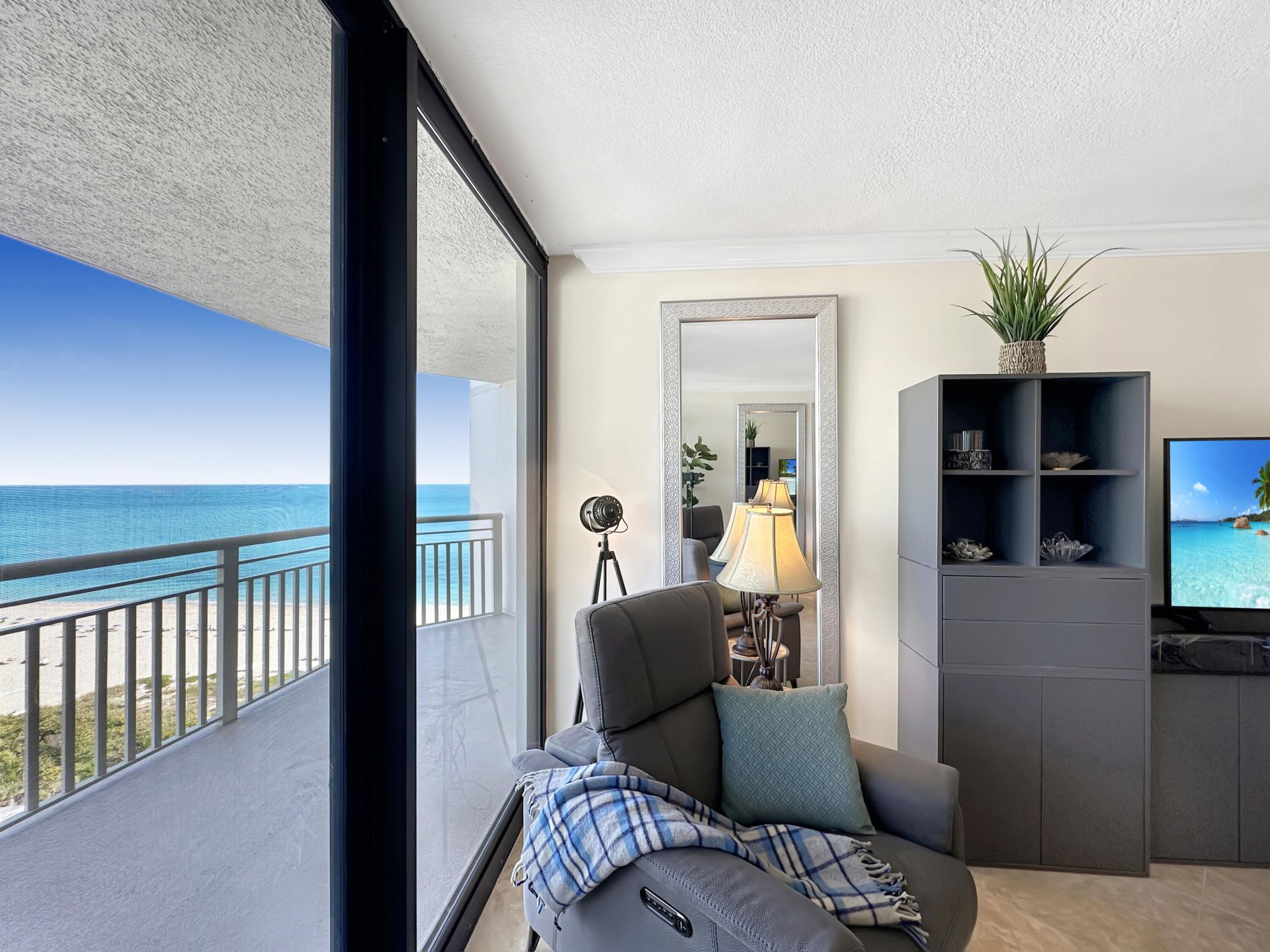 3000 N Ocean Drive, Unit 20 B, Singer Island, FL 33404 Photo