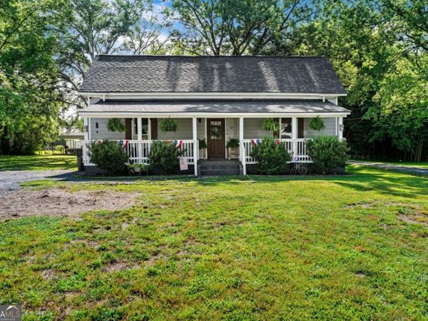 28 School Street NE, White, GA 30184