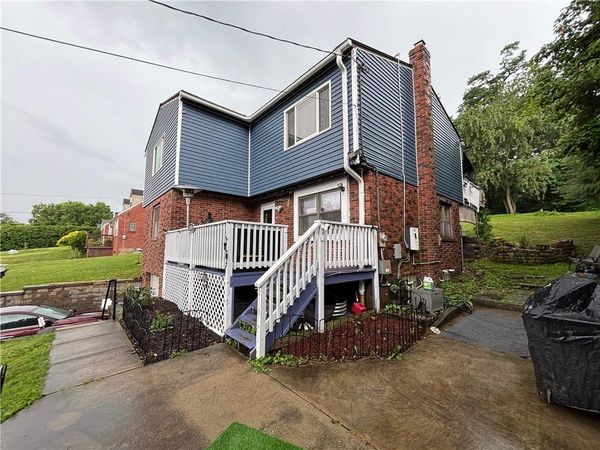 6806 Vara Dr , Pittsburgh, PA 15236