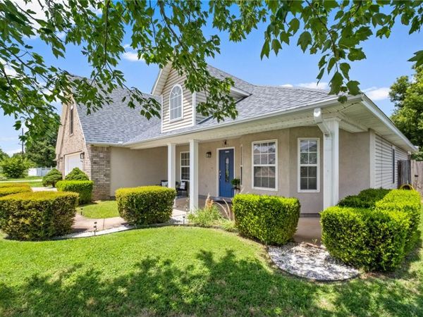 1011 W Green Acres Place, Rogers, AR 72758