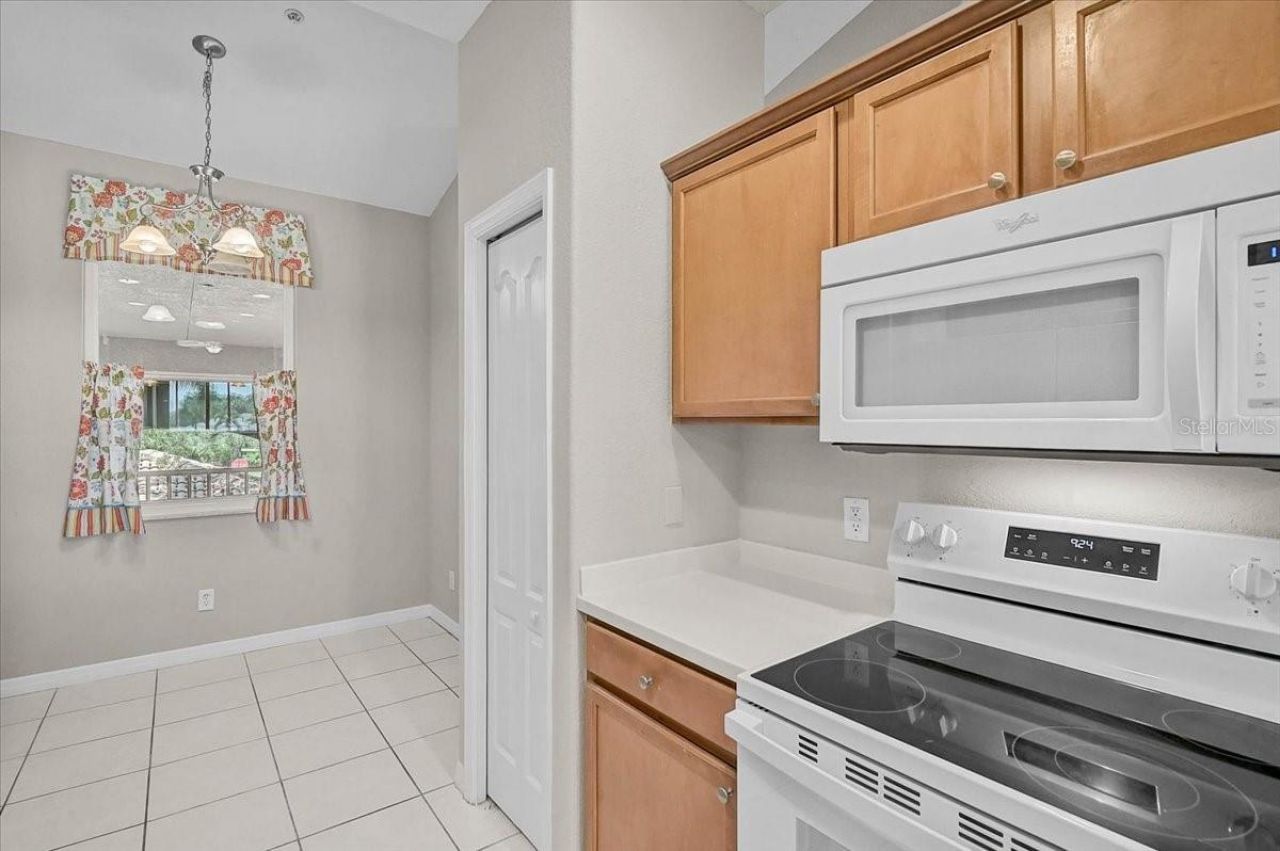915 Fairwaycove Lane, Unit 201, Bradenton, FL 34212 Photo