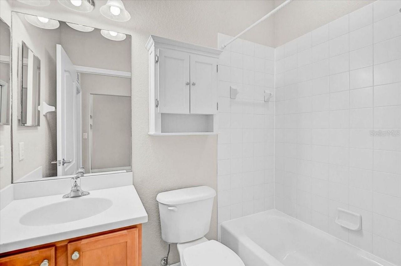915 Fairwaycove Lane, Unit 201, Bradenton, FL 34212 Photo