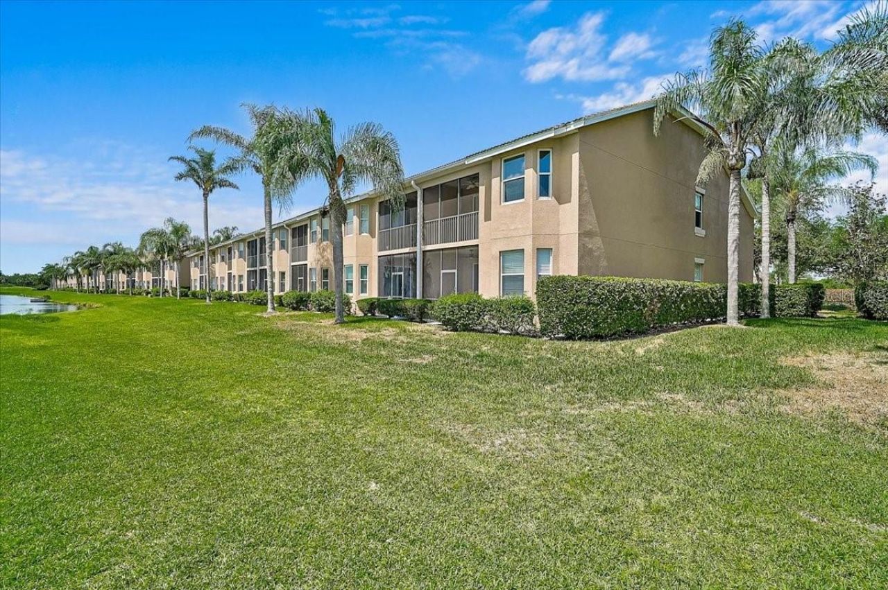 915 Fairwaycove Lane, Unit 201, Bradenton, FL 34212 Photo