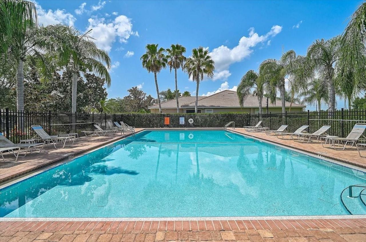 915 Fairwaycove Lane, Unit 201, Bradenton, FL 34212 Photo