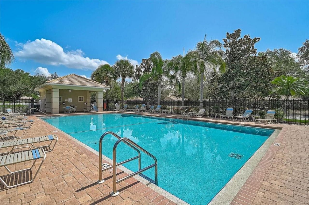 915 Fairwaycove Lane, Unit 201, Bradenton, FL 34212 Photo