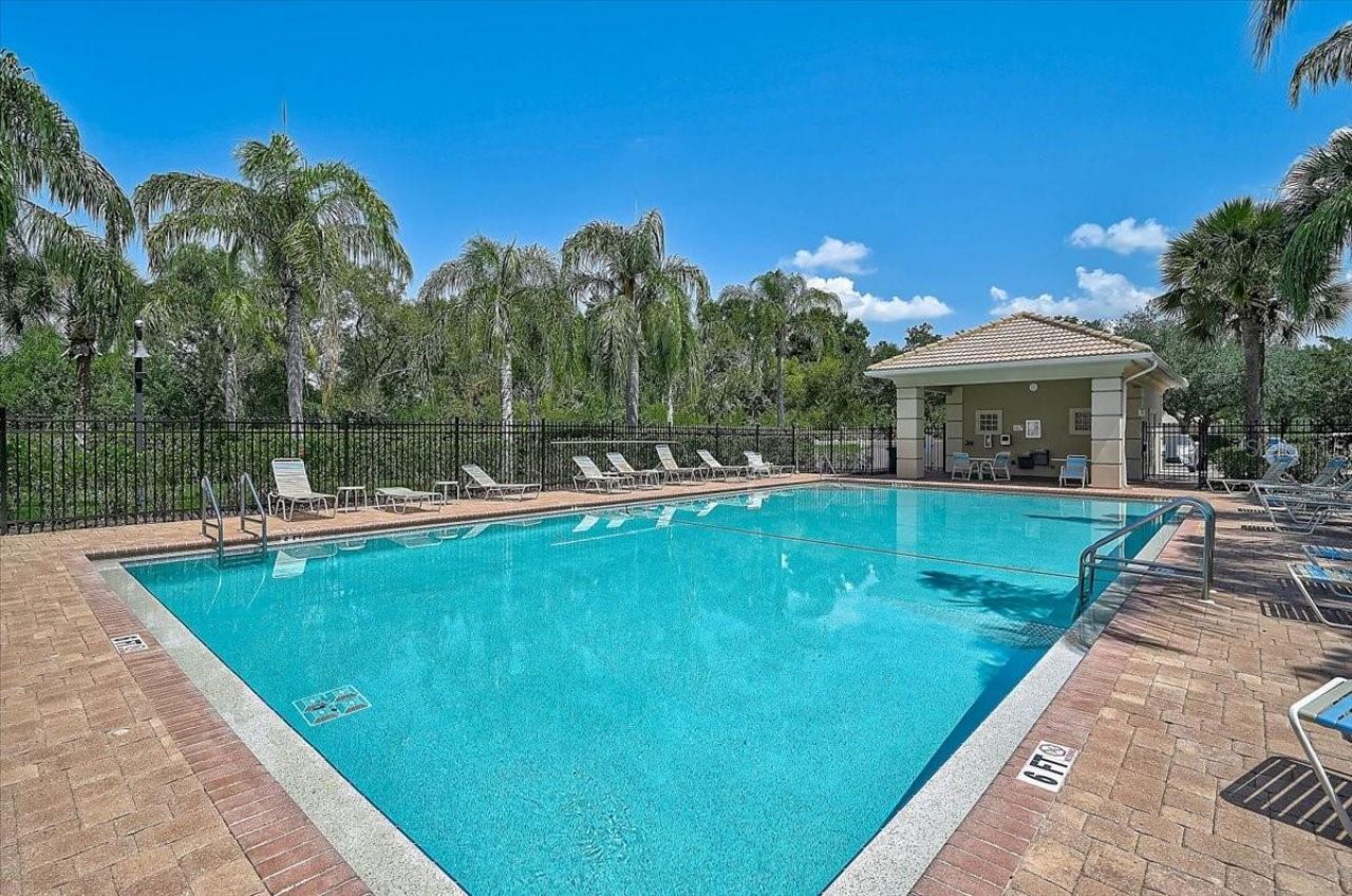 915 Fairwaycove Lane, Unit 201, Bradenton, FL 34212 Photo