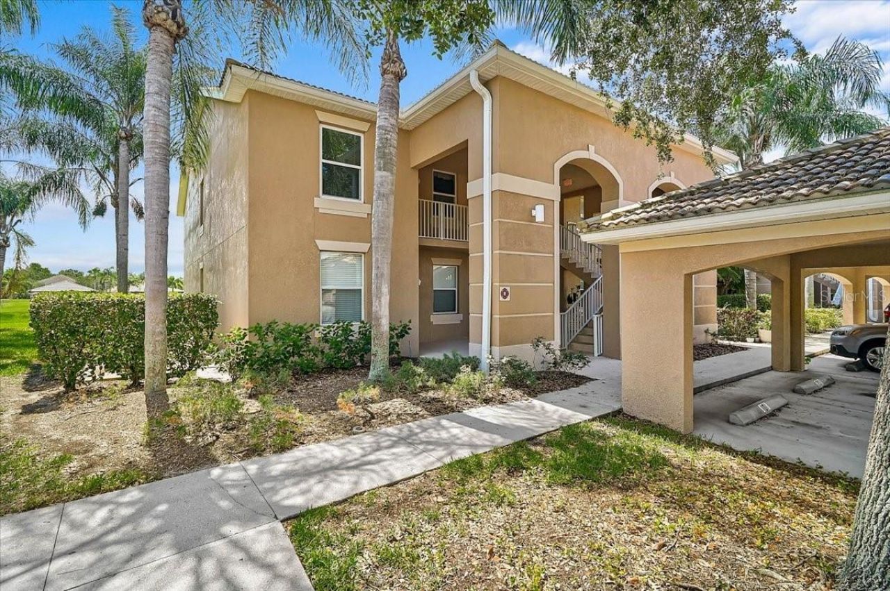 915 Fairwaycove Lane, Unit 201, Bradenton, FL 34212 Photo