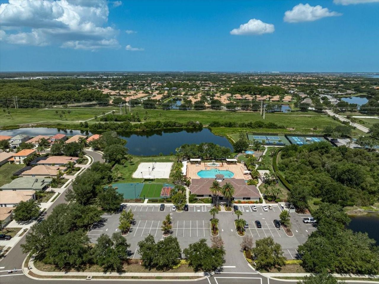 915 Fairwaycove Lane, Unit 201, Bradenton, FL 34212 Photo