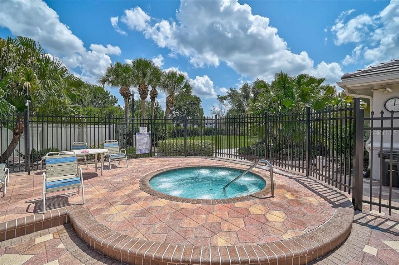 915 Fairwaycove Lane, Unit 201, Bradenton, FL 34212 Photo