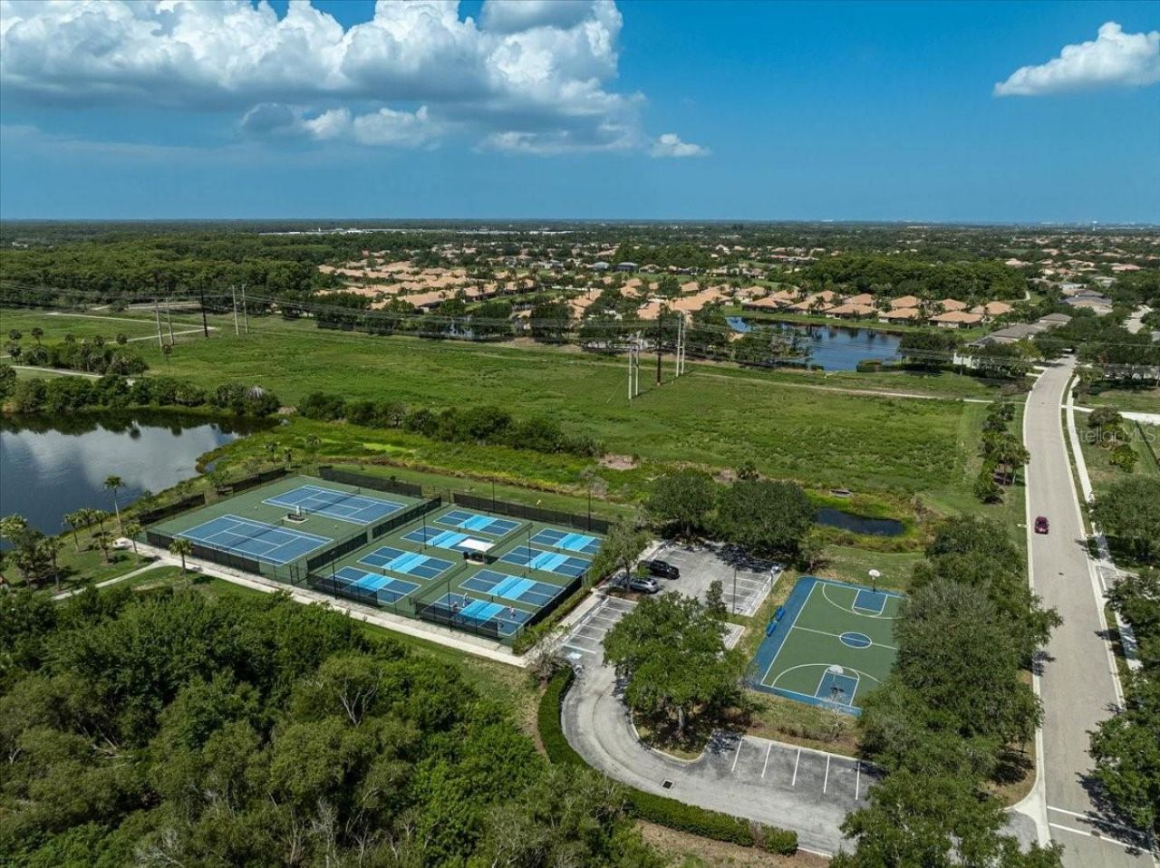 915 Fairwaycove Lane, Unit 201, Bradenton, FL 34212 Photo
