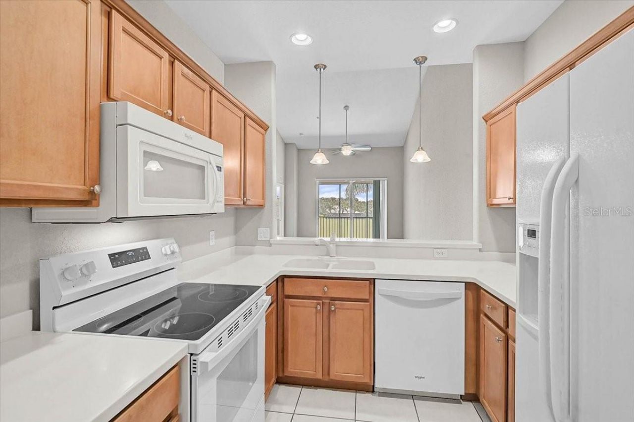 915 Fairwaycove Lane, Unit 201, Bradenton, FL 34212 Photo