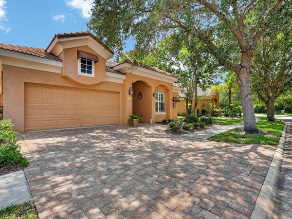 10 LAKESIDE WAY, PALM COAST, FL 32137